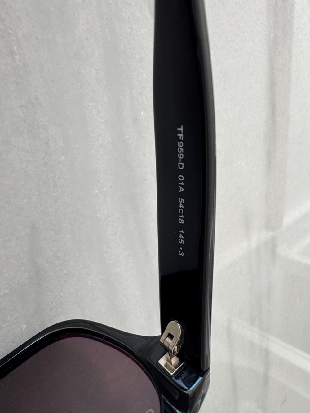 Tom Ford Black Square women Sunglasses with Dark Lenses TF 959-D 01A 54 18 145*3 - Picture 2 of 6
